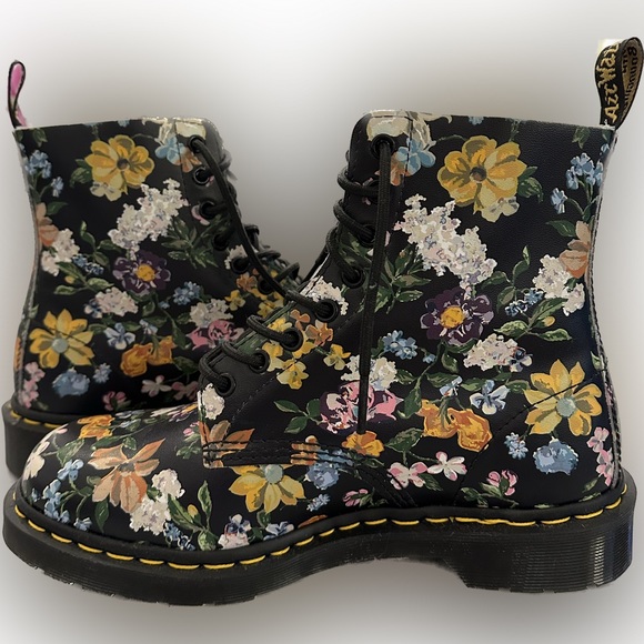 NEW RARE Martens Darcy Floral 1460 Pascal Lace Up Ankle